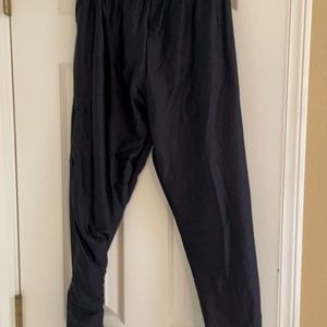 Fleece lined black leggings for under ski pants or stylishly alone .
